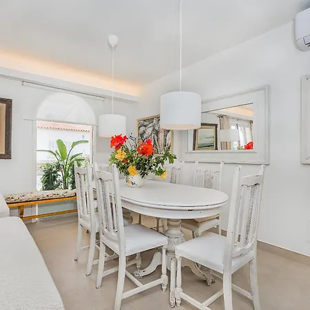 Bambu Вілла Порт-де-Польєнса